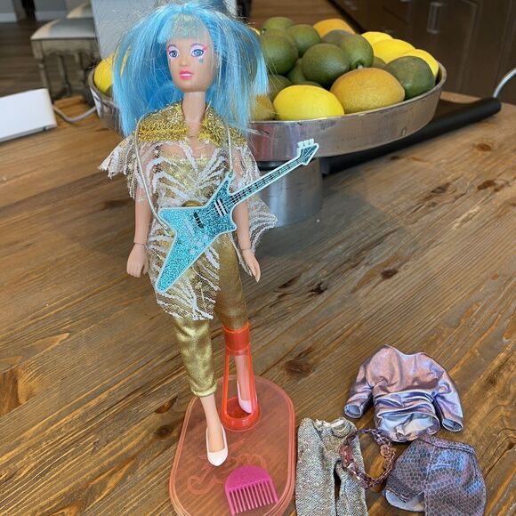 Jem And The Holograms Aja Doll Guitar Stand Music Is Magic Outfit Shoes Comb - Picture 4 of 13